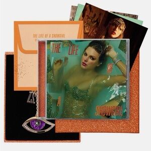 Taylor Swift Sweat and Vanilla Perfume Special Edition CD with Jewelry NEW